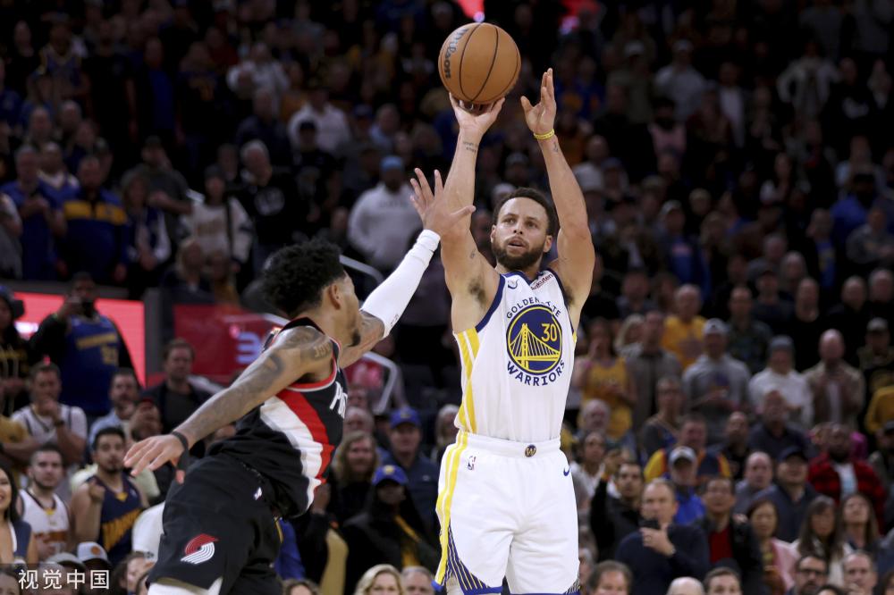 乌兹别克媒体：库萨诺夫在曼城年薪约200-500万欧，还有奖金阿玛德：想为曼联效力一辈子，每次穿上这件球衣都无比自豪.